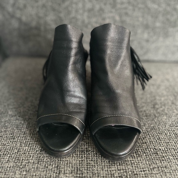 Beautiful & Fun Donald J Pliner black size 7 leather sandals with fun heels - Picture 7 of 7